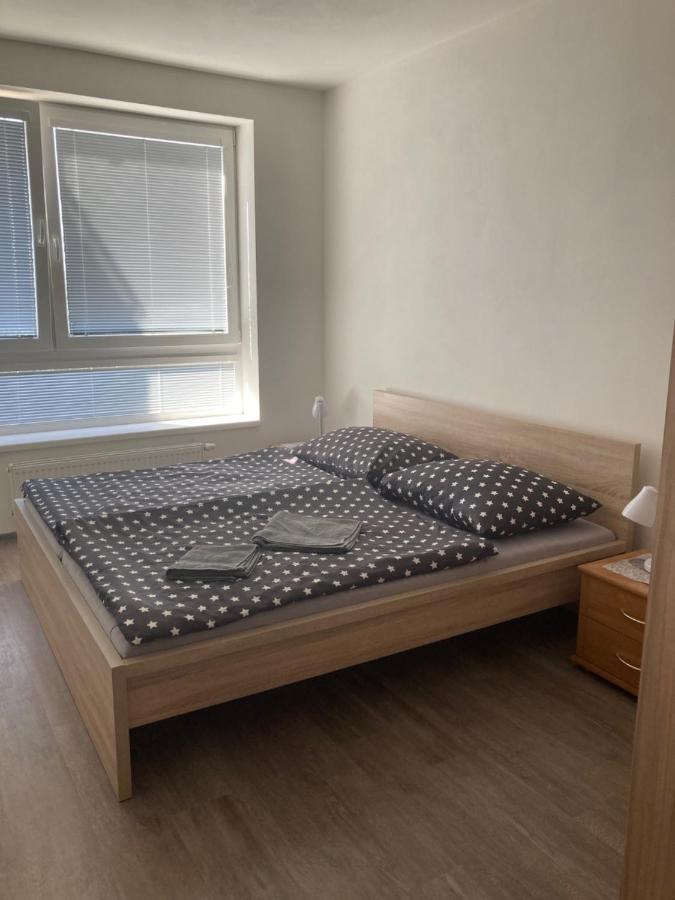 Apartman Edita - Byt S Terasou A Parkovacim Stanim, Topolova, Olomoucアパートメント エクステリア 写真
