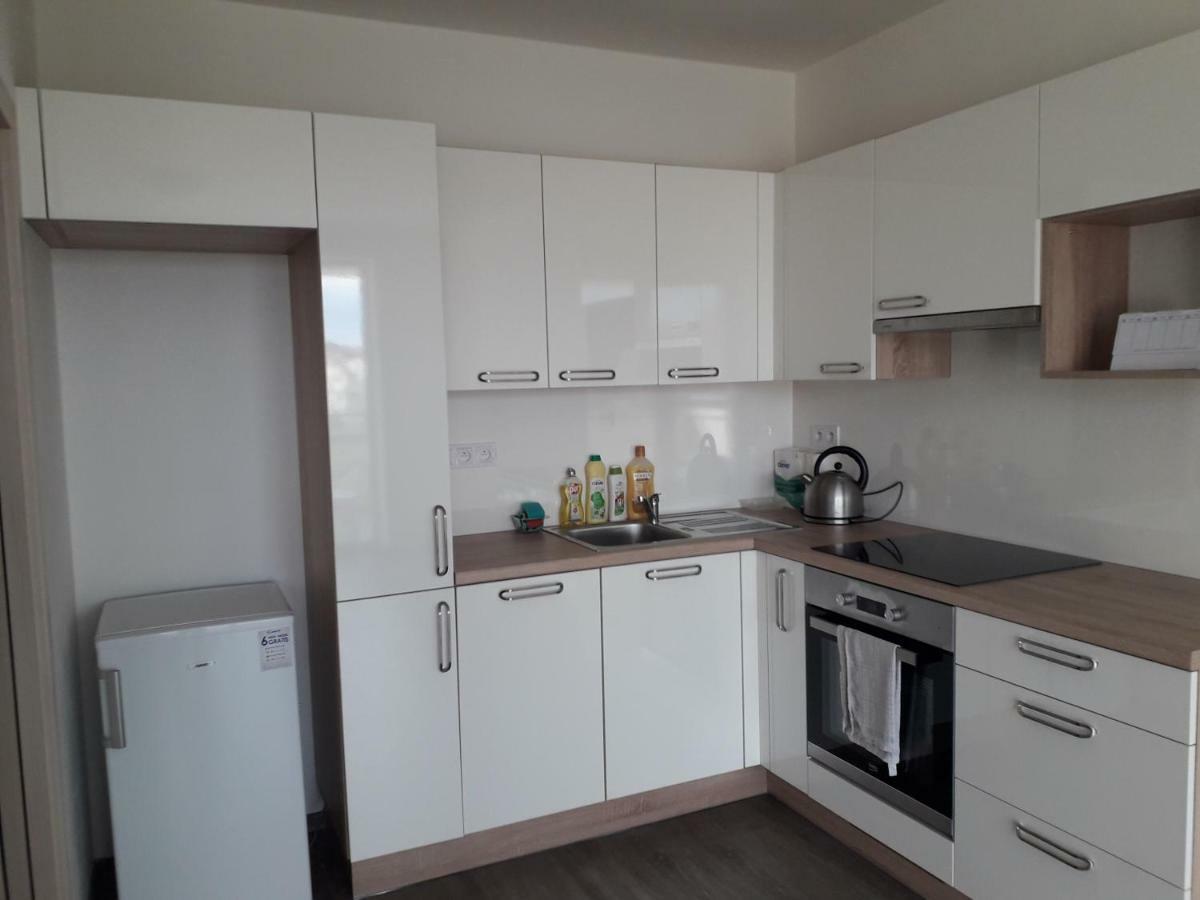 Apartman Edita - Byt S Terasou A Parkovacim Stanim, Topolova, Olomoucアパートメント エクステリア 写真